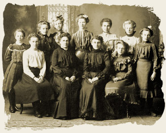 "A group of pioneer teenagers with their chaperones", 190-?